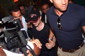 Daniel Radcliffe llega a México entre empujones