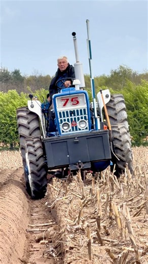 Ploughmaster 75 tractor with Kverneland 2 furrow plough