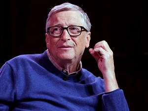 Old Video Of Bill Gates Dancing At Microsoft Windows Launch Party Goes Viral - WATCH