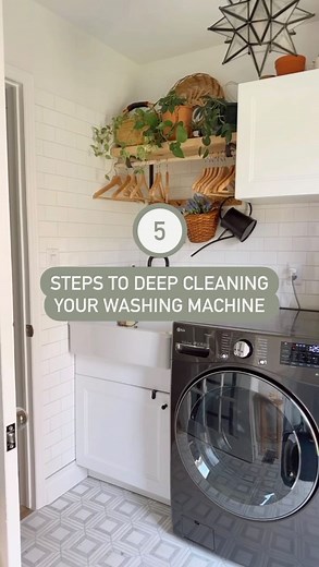 Wendy on Instagram: "Here’s 5 steps on how to deep clean your front load washing machine. This took less than 30 minutes! I used white vinegar to clean the washing machine because it helps prevent soap scum build up, eliminates odour, mold and mildew. I also use baking soda in the drum as a mild abrasive to deep clean and deodorize the machine. If you have a front loader, be sure to clean your gaskets. To prevent mold growing, we always leave the door open to air dry after laundry days! Happy sp