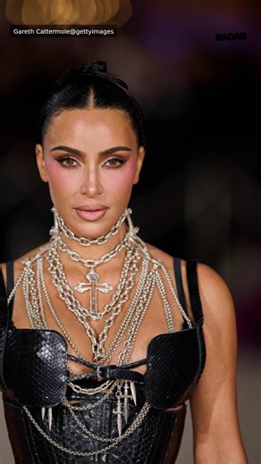 Things aren't so pretty inside the beauty world of the Kardashians – RadarOnline can reveal beauty entrepreneurs Kim Kardashian and Kylie Jenner are furious that momager Kris Jenner, 69, has signed on as the new face of MAC Cosmetics with her post-facelift glow. Exclusive details: https://ow.ly/RTo350XjNTf | Radar Online