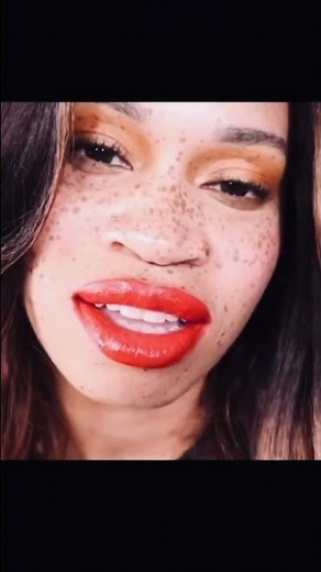 💋💋 Big lipped woman you'd like to kiss👄🤤 #kissing #lipstick #biglips #lips #kisses #hot