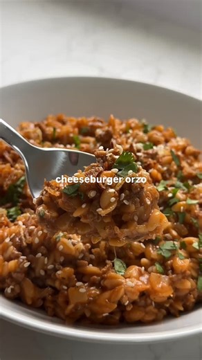 Meg Robinson on Instagram: "Cheeseburger orzo 😍 this is sooooo delicious! 🍔 Recipe serves 2 👇🏼 ⁣⁣ Find more easy, high-protein, one-pot meals in my book ‘Healthy In One’, comment BOOK and I’ll send over where you can grab a copy ❤️ Ingredients:⁣⁣ 1/2 an onion⁣, finely diced⁣ 1 crushed garlic clove 250g 5% fat beef mince ⁣ 1 tbsp tomato purée⁣⁣ 1 tbsp ketchup⁣⁣ 1 tbsp Worcester sauce⁣ 1 tsp American-style mustard 120g passata⁣ 300ml beef stock⁣ 200g orzo 1 tbsp mixed herbs 30g mixed cheese Ch