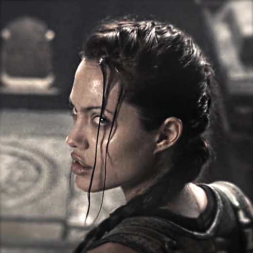 Lara Croft vs. Angelina Jolie: A Comparison