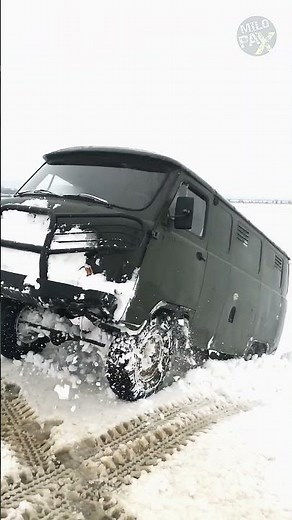 How to Get a Car Out of Being Stuck in Snow ❄️🚗