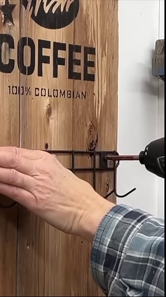 Grab a dollar store wire rack for your kitchen!☕️👀