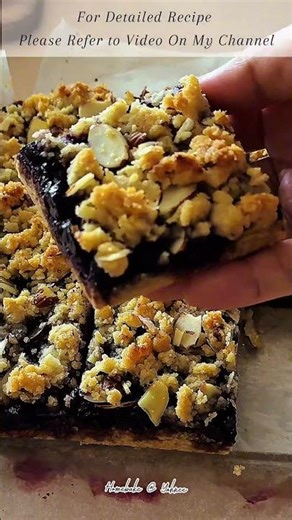 Blueberry Almond Crumble Bar I Holiday Sweet Treat