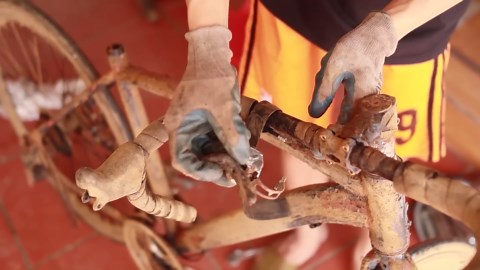 Transforming a Rusty Racing Bike into a High-Speed Beast - Full Restoration Process Revealed!