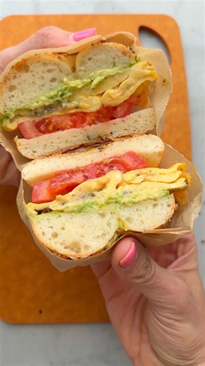 Cottage Cheese Bagels - an easy breakfast recipe you can make with 11 grams of protein per recipe! | Feel Good Foodie