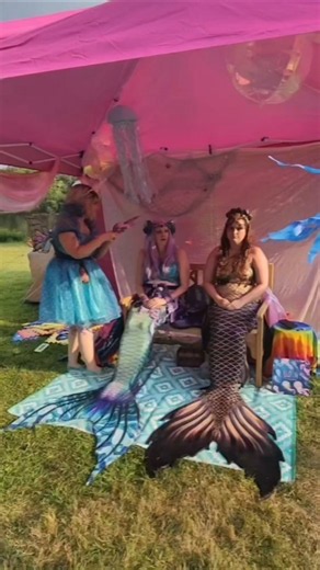 This not how mermaids eat!