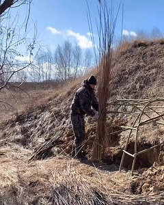 Constructing a Reed and Grass Shelter Waterproof - Springtime Bushcraft Overnight. | Anabel Bray