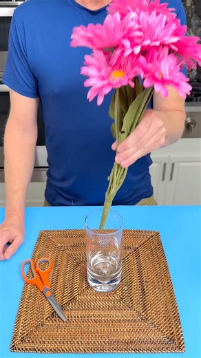 The right way to put artificial flowers in a vase #homedecor #foreverflowers #fakeflowers Created by The Gooch | Life According to Us