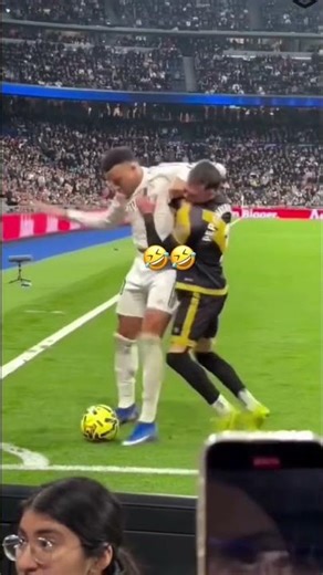 mbappe vs Rodrygo. Quem foi mais safado aqui ? 🤣 #mbappe #rodrygo #vinijr #real #benfica