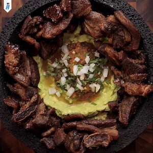 1.7M views · 18K shares | Chicharrón de flecha en el molcajete  Más...
