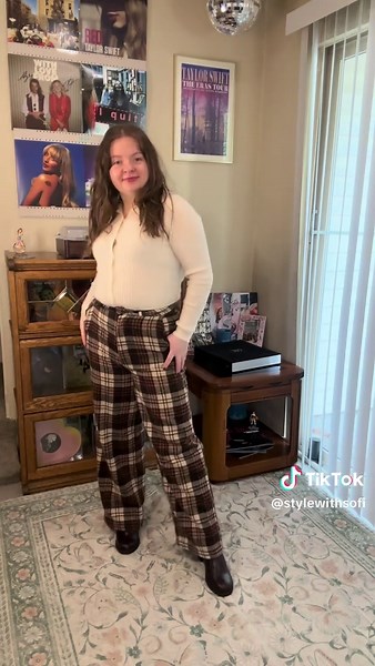 how to style plaid pants! this is a great transitional outfit as we head into spring, as the layering still keeps you warm #styling #outfitidea #styleinspo #stylewithme #ootdfashion