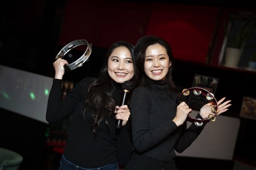 Rekomendasi 10 Lagu Karaoke Duet Bareng Teman dan Pasangan