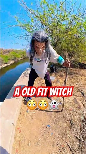 She Can Fly 🤯🤯 #witch #parkour #viral #funny #pop #freerunning #ghost