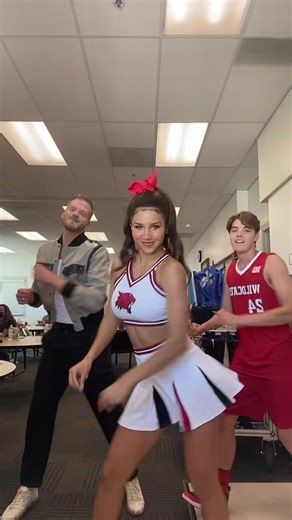 glad this finally gets to see the light of day… NOW GO WATCH SEASON 4 OF HSMTMTS OR ELSEEEE😌