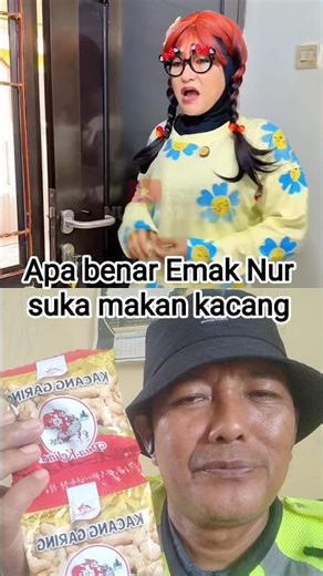 Is it true that Emak Nur likes to eat peanuts #funny #drama #pettadaeng
