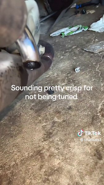 All I need now is a real racing pipe rear mount carb swing arm extension kit and 24mm carb and this thing will go the 21mm sounds pretty good though