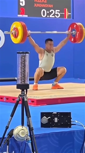 Rizki Juniansyah 🇮🇩 (79kg Indonesia) Snatch 160kg #shorts #weightlifting #viral #iwf