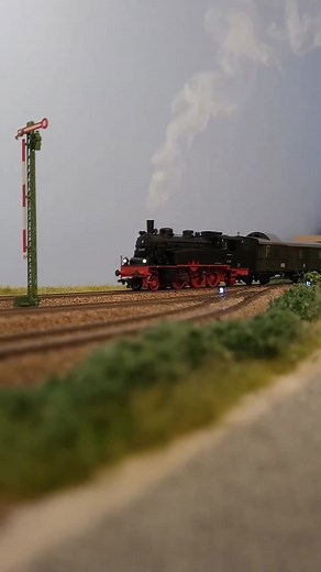 Installing a smoke generator in the Trix BR 75.4 🚂. #steamlocomotive #modeltrains #h0 #trixh0 #märklin #modelleisenbahn #modellismoferroviario #wirmodellbahner