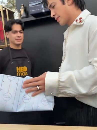 Hudson Williams: Heated Rivalry Gift Wrapping Tips