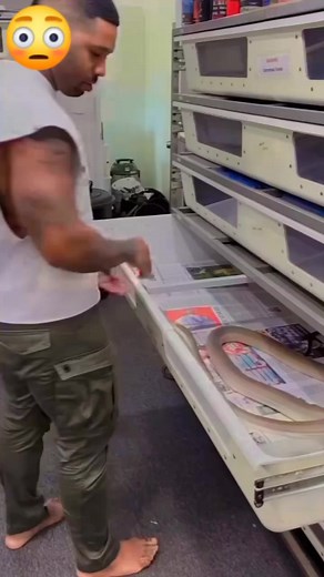 គ្រូពូកែចាប់ពោះ😬😬😬 #reels #love #happy #nadiastory #fb #reelsfb #MMO #comedy #funnyreels #Rubber #Cambodia #chef #foods #phot #yummy #Thailand #ยางพารา #คลิปตลก #คลิปฮา | ชาย วิภา