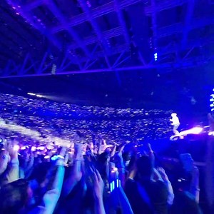 350K views · 27K reactions | A Sky Full of Stars is such a crowd favorite. #ColdplayManila Day 2  VinceBern presented by Live Nation PH | Philippine Concerts | Facebook