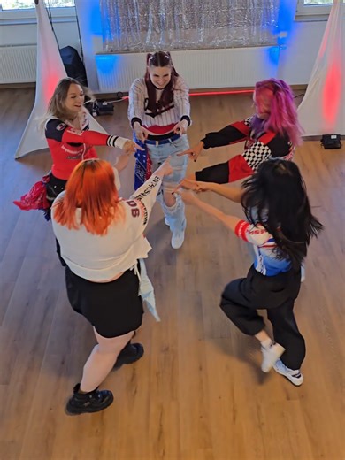 The Shot vs Behind the scenes because we loved the sound of our stomping 😆 Which one is the better perspective? xD MEOVV - HANDS UP Full dance cover out now on YouTube! [Link in bio] #MEOVV #HandsUp #미야오 #meovv_handsup #kpopdancecover