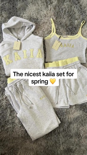 Stunning Kaiia Set for Spring Fashion