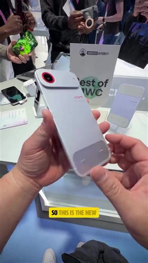 This phone is only 4.9mm thin! And you can attach magnetic modules for batteries, cameras, speakers, and more. TECNO’s Atom concept phone shown at MWC 2026 might be the future of smartphones. Would you buy one? #FuturePhones #MWC2026 #TechInnovation #TechNews #Smartphone