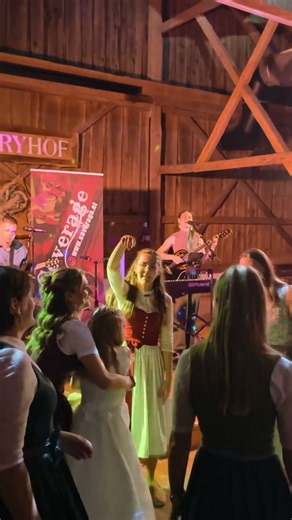 Despacito (Luis Fonsi) im Loryhof - Akustik-Duo Hochzeit