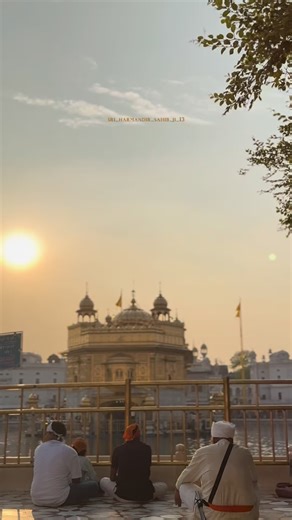@sri_harmandir_sahib_ji_13 on Instagram: "follow for more🕊️❤️#sachkhandshiriharmandirsahib"