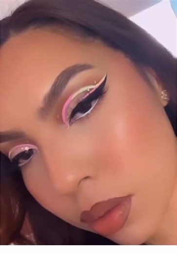 Brighten Your Soul: Water Graphic Liner Tutorial