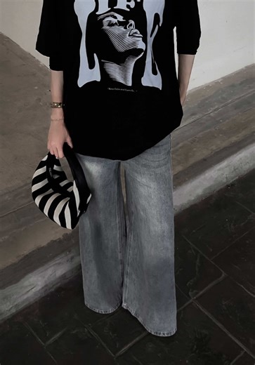 Stylish T-Shirt Outfit Ideas for Women