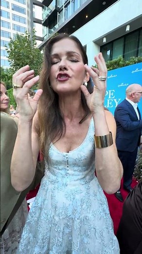 Jill Hennessy reveals what drew her to Hallmark, the Hearties & this new role on Hope Valley: 1874
