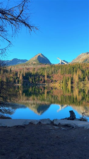 Explore the Scenic Bench at Lake Štrbské Pleso