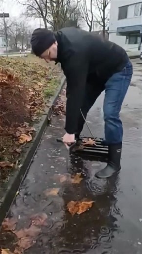 Unclogging the drain rain water #statifying #rain #drain #viral #unclogingdrain | Global Hub