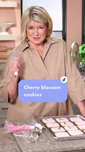 Use pink royal icing to create the