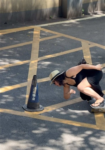 My Sister is learning skateboarding #skateboarding #skateboard #sister #fun #fyp