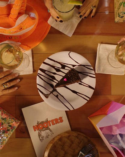  Nothing beats the Original!  Wings done right. Cold drinks. Good vibes. 黎 Back to our roots and the tradition you love — Hooters. Come taste why we’ve been world-famous for years!  | Hooters of Wells Street | Facebook