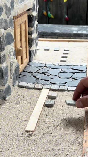 Landscaping for mini house. #miniaturehouse #minimodels