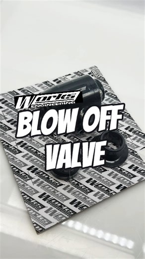 🔥 WORKS ENGINEERING BLOW OFF VALVE (BOV) 🔥 Direka khas untuk enjin turbo, Works Engineering Blow Off Valve berfungsi melindungi turbo sambil memberikan bunyi performance yang padu 💨 ⚙️ Fungsi utama BOV: Blow Off Valve (juga dikenali sebagai bypass atau dump valve) melepaskan tekanan boost berlebihan apabila throttle ditutup. Ini membantu mengelakkan compressor surge serta mengurangkan kehausan pada turbo dan enjin. 🔧 Cara ia berfungsi: BOV disambungkan ke intake manifold melalui hos vakum. A