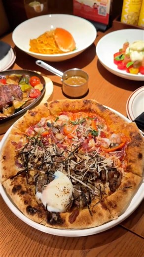 CÒN 3 NGÀY CUỐI CHO QUÀ TẶNG ƯU ĐÃI 15% SOFT OPENING 🍕 Union Pizza đã chính thức có mặt tại Vincom Bà Triệu - “tọa độ fusion” mới ngay giữa lòng Hà Nội. Khám phá không gian mới hiện đại, trẻ trung, nhưng vẫn giữ trọn cảm giác ấm áp quen thuộc của Union, với thực đơn fusion ngập tràn món ngon. ✨ Và đừng quên, Union Pizza đang dành tặng bạn món quà ưu đãi 15% trên tổng hóa đơn khi đặt bàn trước và ghé thăm cơ sở mới trong tuần lễ soft opening, áp dụng đến hết ngày 22/12/2025. Hẹn bạn tới chung vu