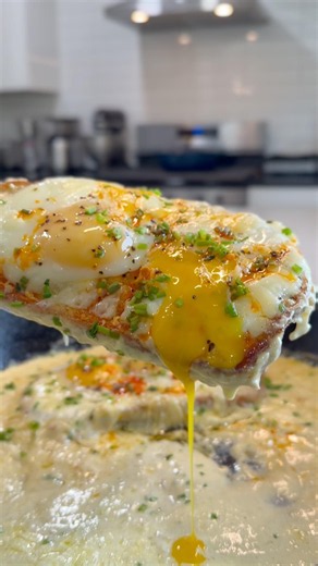 Egg Toast Baked In Cream 🍳 #food #foodie #shorts