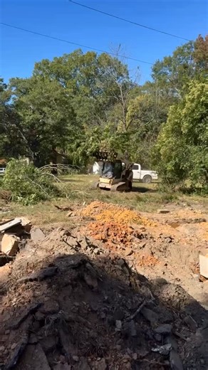 Breaking ground in Belton, SC! 🚜👷‍♂️ Clearing brush and limbing trees to make way for a brand-new custom home. Excited to watch this one take shape from the ground up! 👉 Ready to start your dream home? Give us a call at (864) 417-9155 and let’s make it happen. #LandWork #SitePrep #CustomHome #CustomHomeBuilder #AndersonSC #GreenvilleSC #SpartanburgSC #UpstateSC | Oak Valley Construction