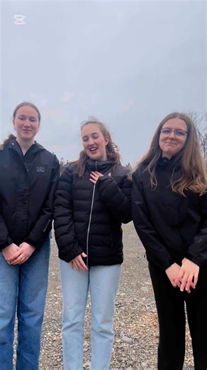 Découvrez le projet d’Alissa, Noémie et Rafaelle du campus de Carleton-sur-Mer, réalisé en collaboration avec le CIRADD et ÈST éco-cabines! 💧🌿 Intitulé « Les stations thermales : une approche scientifique pour un esthétisme optimal », leur projet explore le lien entre science, bien-être et design dans un cadre écoresponsable – une réflexion innovante sur l’intégration harmonieuse de la nature et de l’humain. 🧖‍♀️🌲 📍Envie d’en savoir plus? Venez les rencontrer lors de l’exposition de kiosque