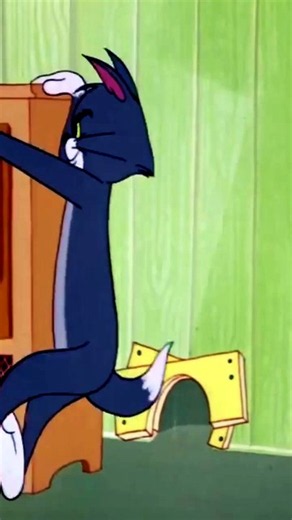 Jerry's Mouse Hole Escape | Tom & Jerry Classic Cartoon #22