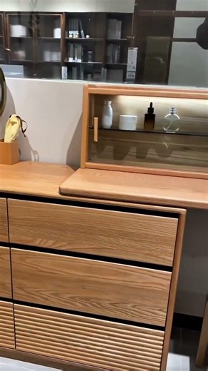 Sliding Oak Vanity Desk for Modern Bedrooms #vanitydesk #oak #homedecor